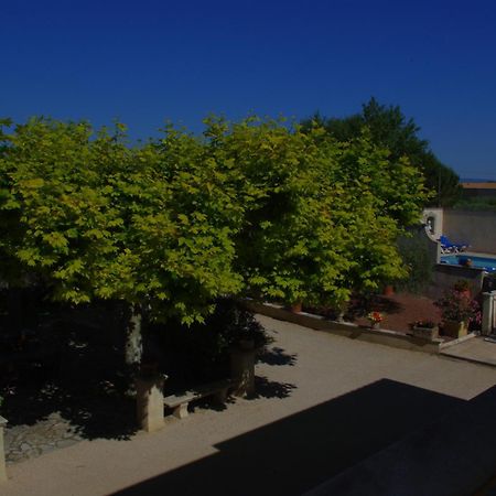 Le Mas De L'Amandier Saint-Saturnin-lès-Avignon Buitenkant foto