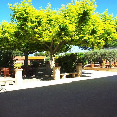 Le Mas De L'Amandier Saint-Saturnin-lès-Avignon Buitenkant foto