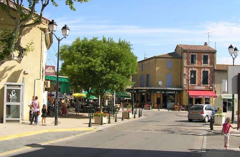 Le Mas De L'Amandier Saint-Saturnin-lès-Avignon Buitenkant foto