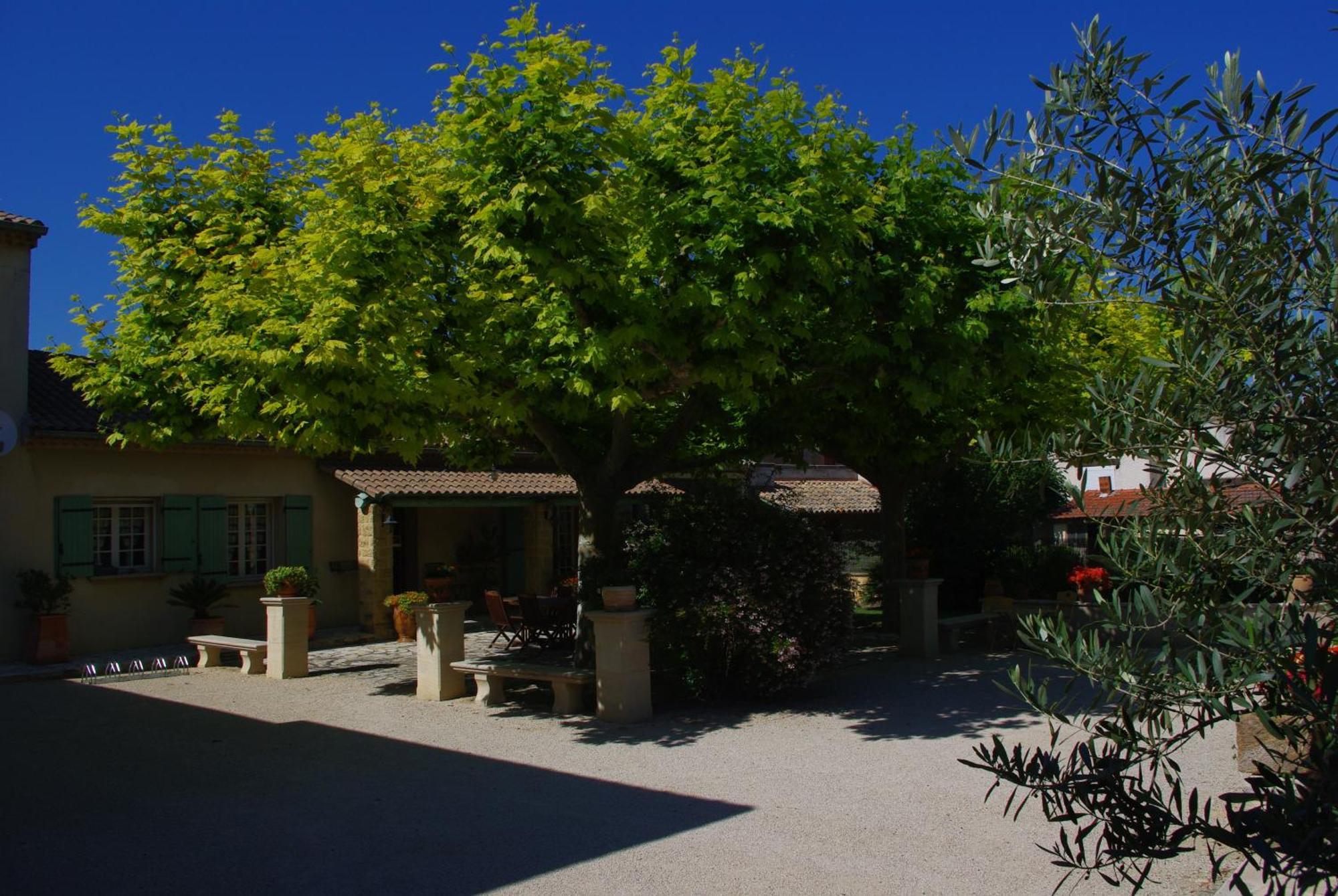 Le Mas De L'Amandier Saint-Saturnin-lès-Avignon Buitenkant foto