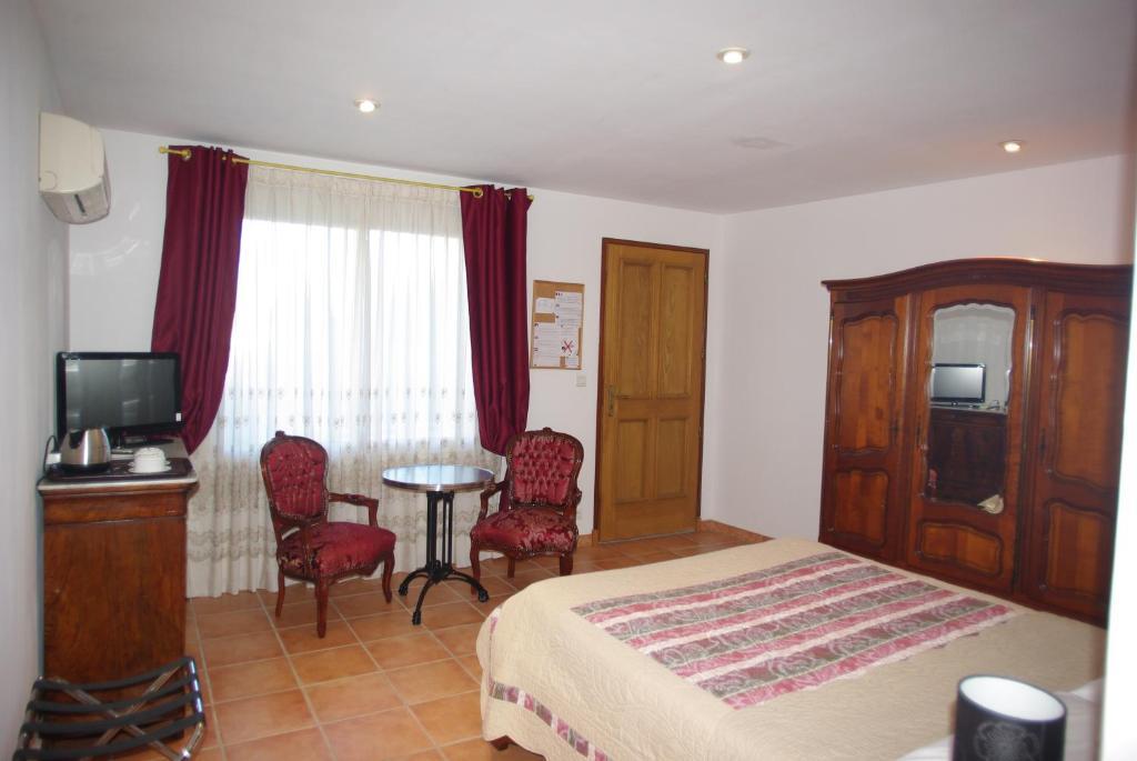 Le Mas De L'Amandier Saint-Saturnin-lès-Avignon Kamer foto